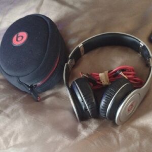 Beats Wireless Solo Silver Pro HD Headphones with Case NWOT